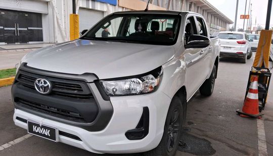 Toyota • Hilux