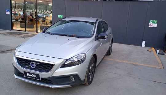 Volvo • V40