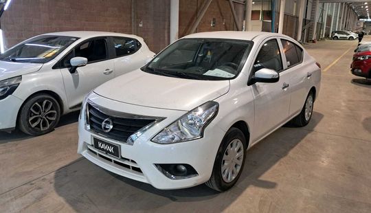 Nissan • Versa