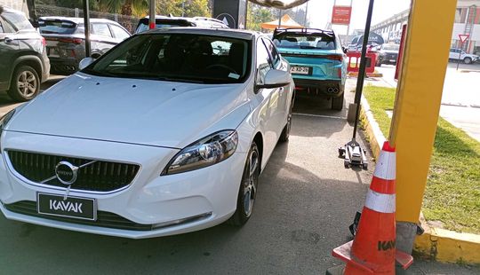 Volvo • V40