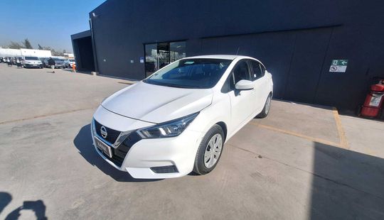 Nissan • Versa