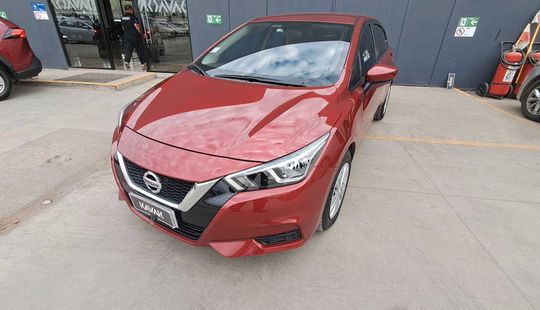 Nissan • Versa
