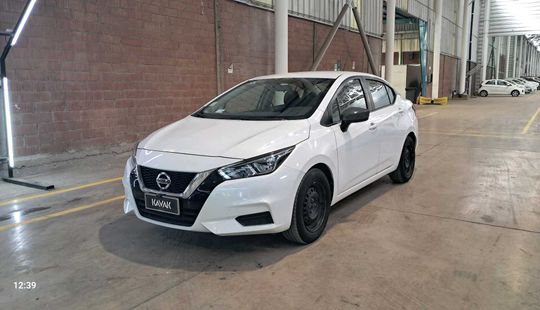 Nissan • Versa