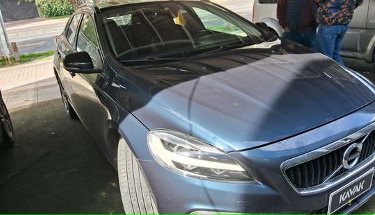 Volvo • V40