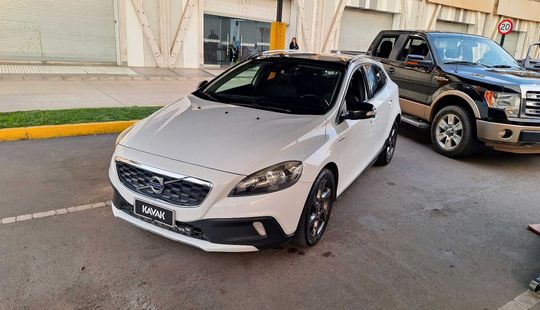 Volvo • V40