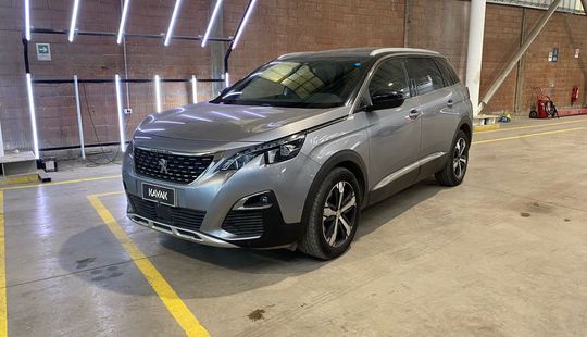 Peugeot • 5008