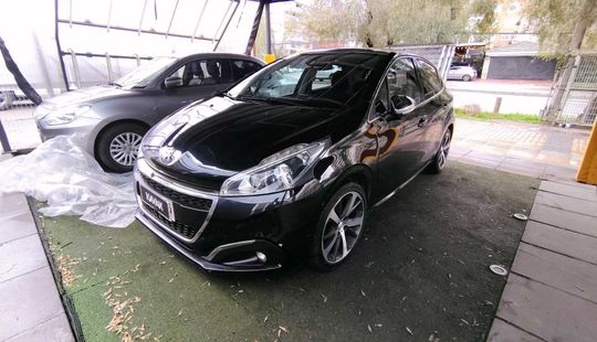 Peugeot • 208