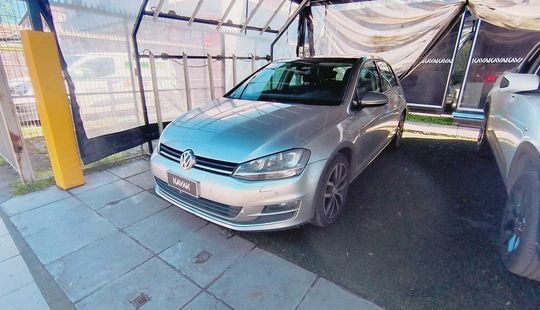 Volkswagen • Golf