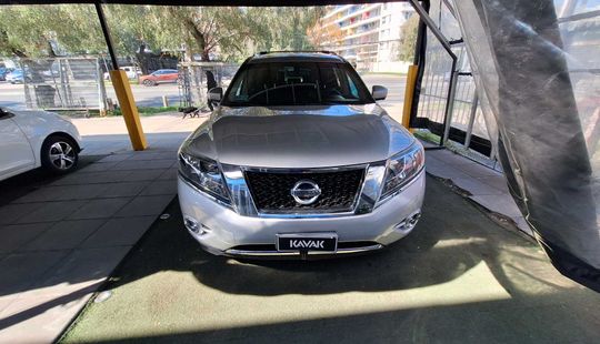 Nissan • Pathfinder