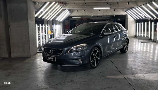 Volvo • V40