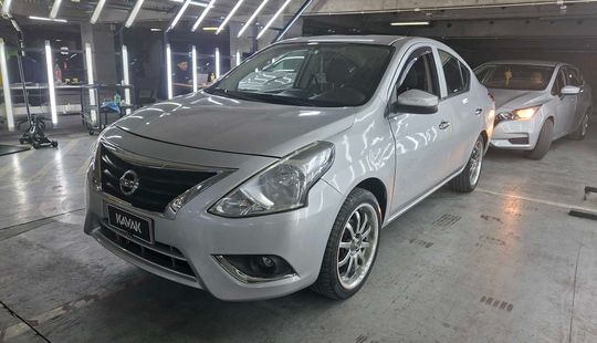 Nissan • Versa