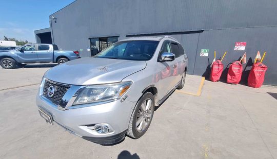 Nissan • Pathfinder