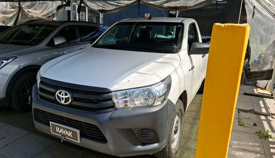 Toyota • Hilux