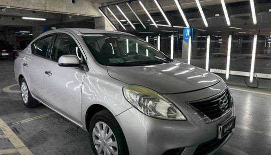 Nissan • Versa