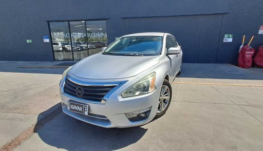 Nissan • Altima