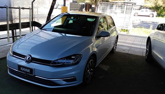 Volkswagen • Golf