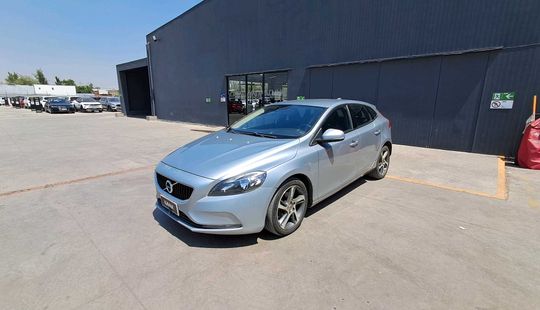 Volvo • V40