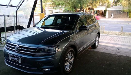 Volkswagen • Tiguan