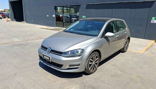 Volkswagen • Golf