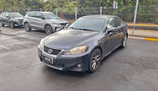 Lexus • IS