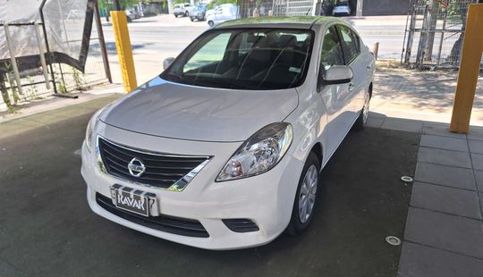 Nissan • Versa