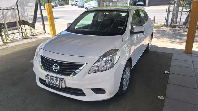 Nissan • Versa
