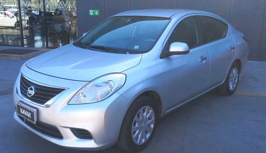 Nissan • Versa