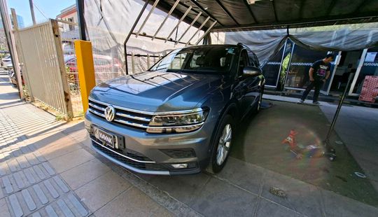 Volkswagen • Tiguan
