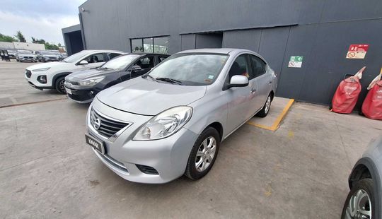 Nissan • Versa