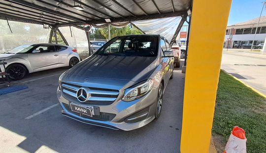 Mercedes Benz • Clase B
