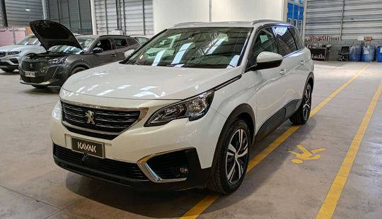 Peugeot • 5008