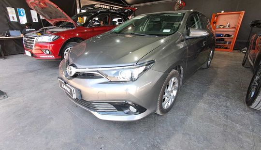 Toyota • Auris