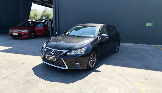 Lexus • CT200H