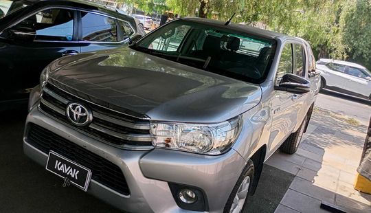 Toyota • Hilux