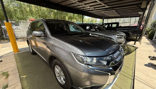 Mitsubishi • Outlander