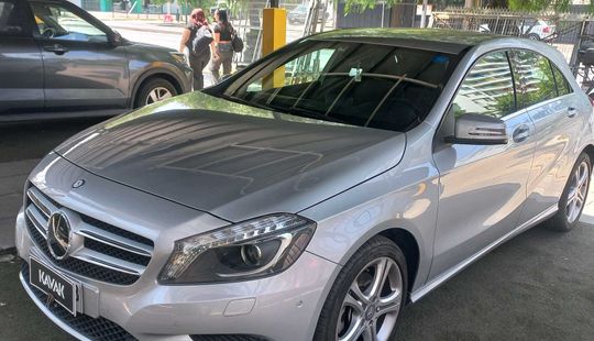 Mercedes Benz • Clase A