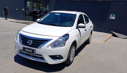 Nissan • Versa