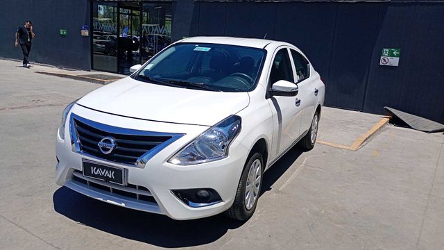 Nissan • Versa