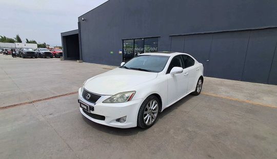 Lexus • IS