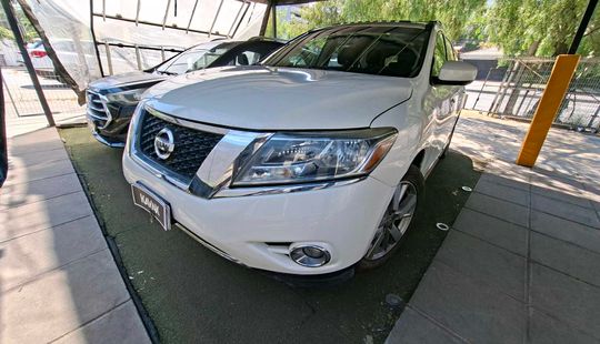 Nissan • Pathfinder