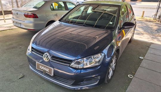 Volkswagen • Golf