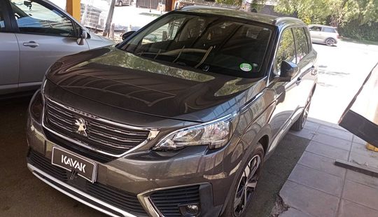 Peugeot • 5008