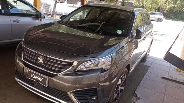 Peugeot • 5008