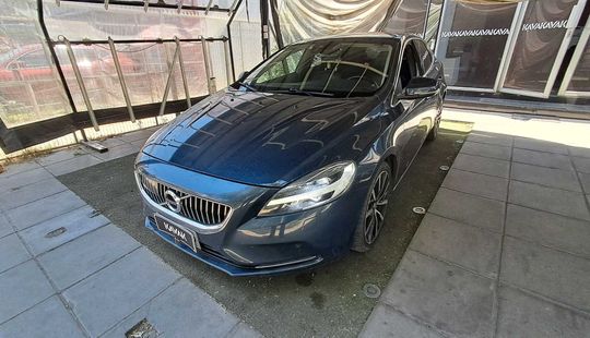 Volvo • V40