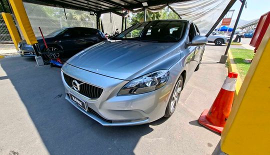 Volvo • V40