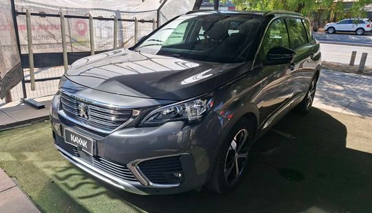 Peugeot • 5008