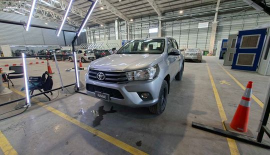 Toyota • Hilux
