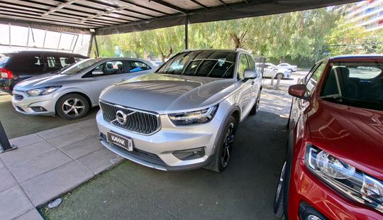 Volvo • XC40