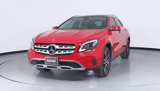 Mercedes Benz • Clase GLA