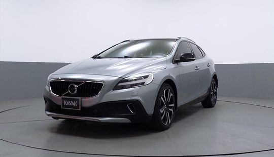 Volvo • V40